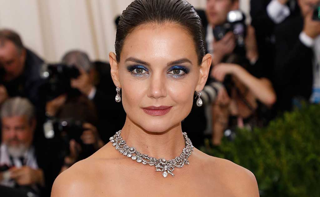 The Ultimate Trick To Pull Off Blue Eye Makeup And Some Inspirations