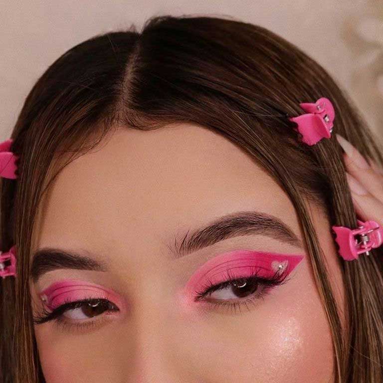 Hot Pink Eye Makeup to Look More Gorgeous