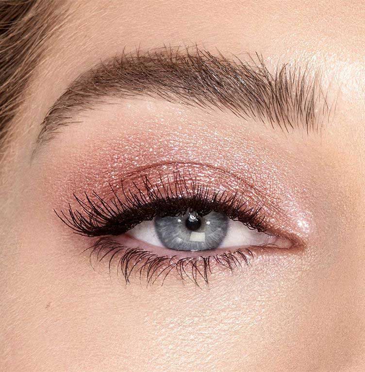 Step by Step on Doing Light Pink Eye Makeup to Make More Stunning