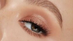 Step by Step on Doing Light Pink Eye Makeup to Make More Stunning