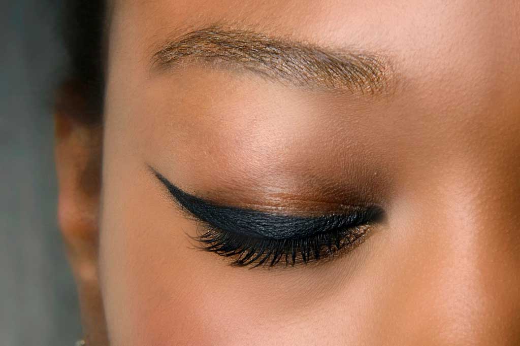 Best 5 Easy Eye Makeup Ideas To Try And Work Around